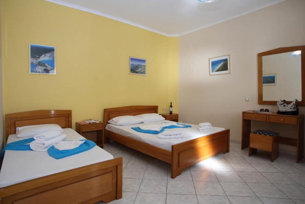 Theocharis Bros - Studios Apartments Agios Nikitas Exterior photo