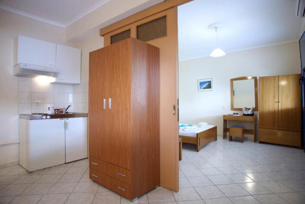 Theocharis Bros - Studios Apartments Agios Nikitas Exterior photo