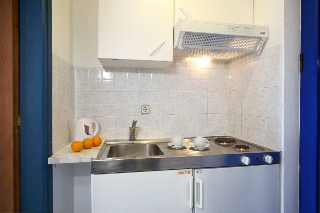 Theocharis Bros - Studios Apartments Agios Nikitas Exterior photo